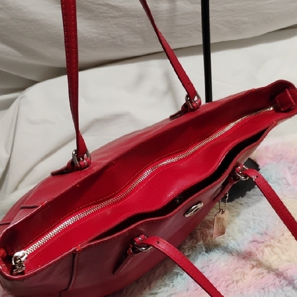 Authentic Coach Red Leather Turn Lock Tote Bag Gently Used - Picture 11 of 16